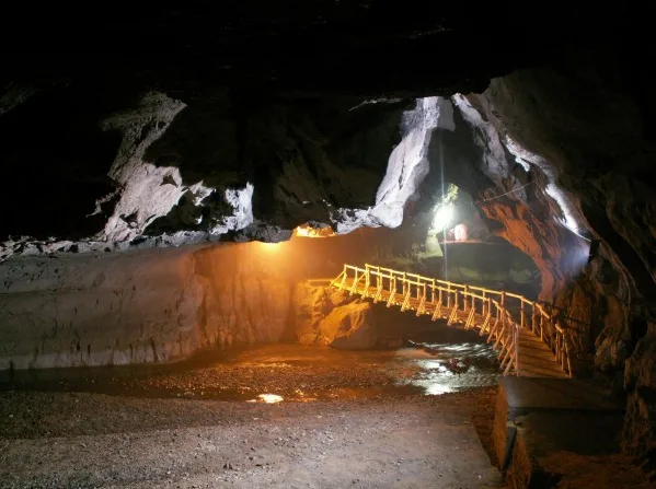 Interiorul Peșterii Bolii
