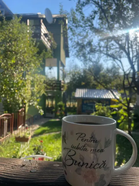 O cafea în grădină